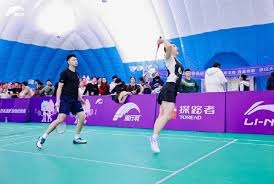 德扑锦标赛：如何根据“参赛人数”和“奖励结构”制定首日策略？（德州扑克锦标赛首日策略：依据参赛规模与奖金结构调整你的打法）